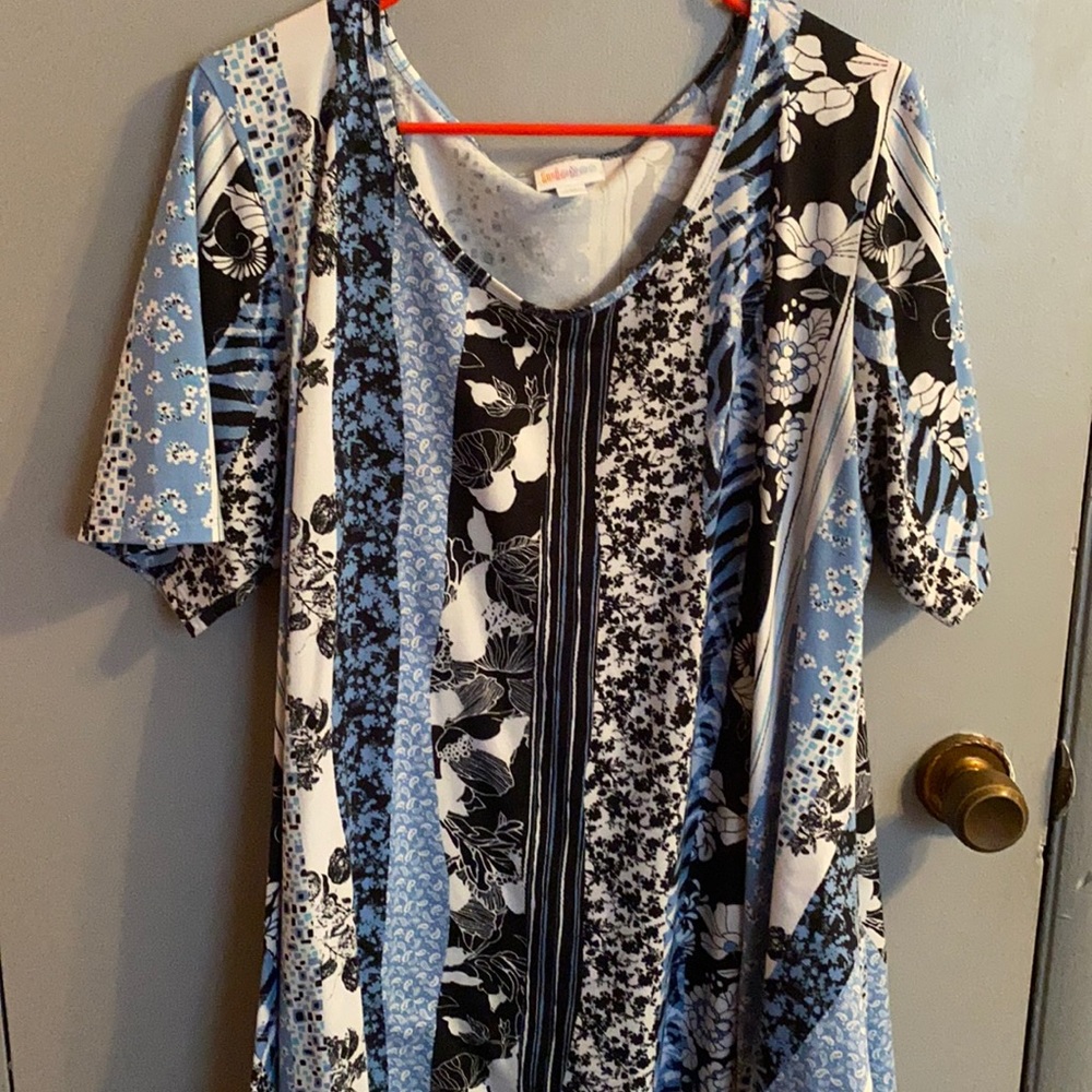 2X Lularoe Perfect T